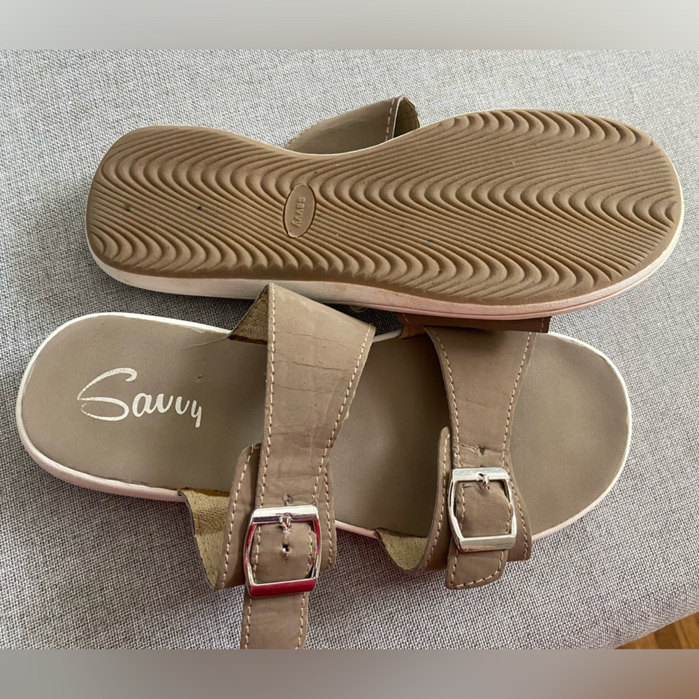 Savvy Sandals size 8.